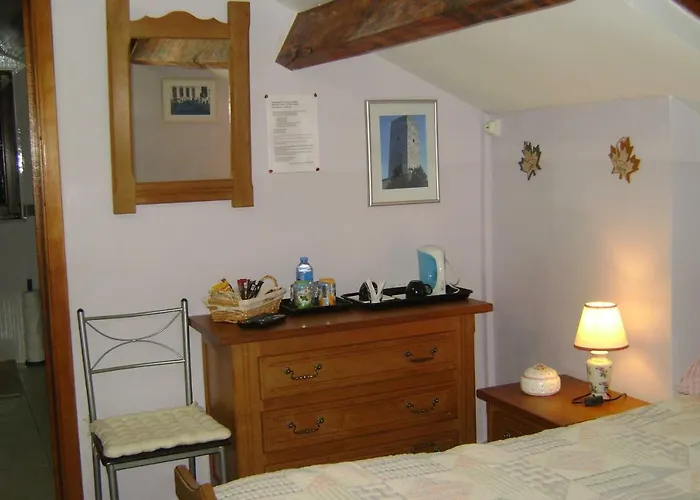 Le Castillon Nocleg ze śniadaniem 3*