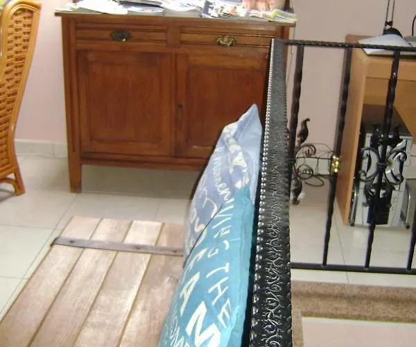 Le Castillon Nocleg ze śniadaniem 3*